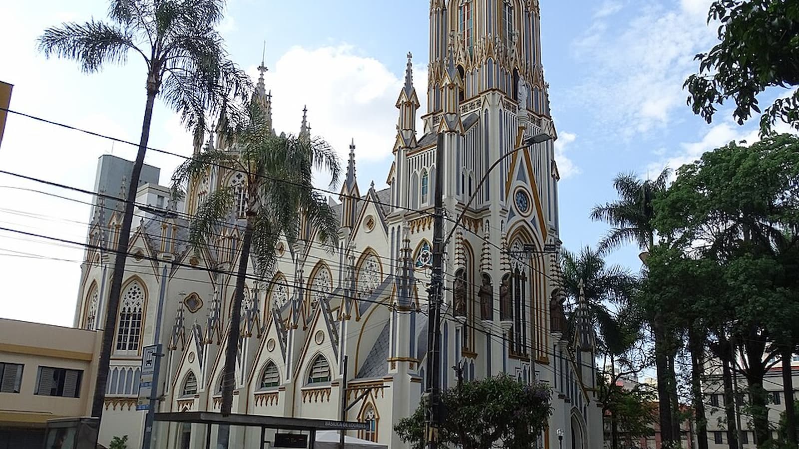 Basílica de Nossa Senhora de Lourdes, localizada no bairro Lourdes em BH