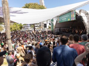 O concerto integra o projeto Filarmônica na Praça e terá interpretação em Libras