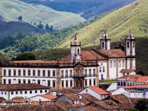 Ouro Preto reúne hotéis e pousadas bem avaliados pelos hóspedes, com opções que aliam conforto, charme e proximidade das atrações históricas da cidade