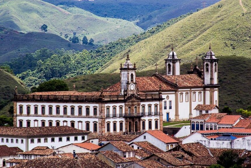 Ouro Preto reúne hotéis e pousadas bem avaliados pelos hóspedes, com opções que aliam conforto, charme e proximidade das atrações históricas da cidade