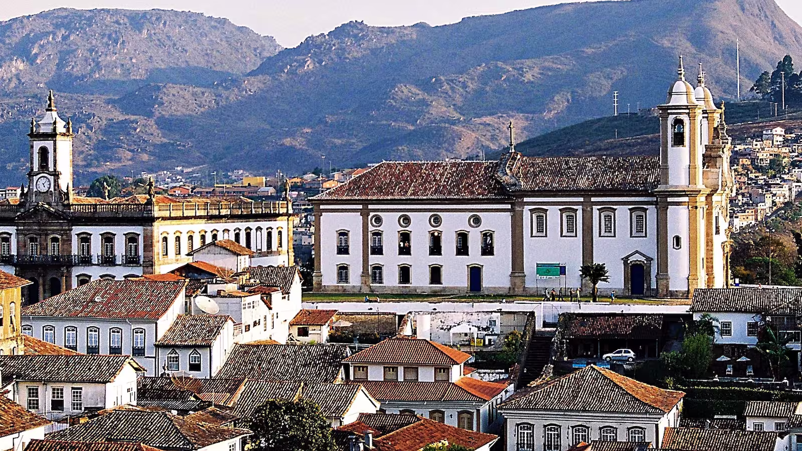 (foto: Adelano Lázaro, CC BY-SA 4.0, via Wikimedia Commons)