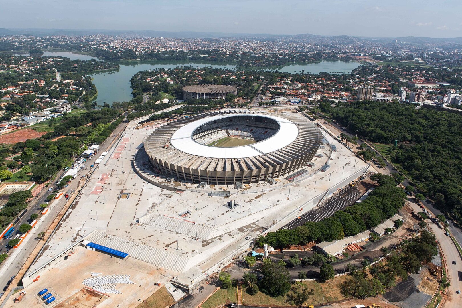 Usina solar instalada na cobertura do Mineirão integra as iniciativas sustentáveis do estádio, que incluem geração de energia limpa, reaproveitamento de água da chuva e reciclagem de resíduos