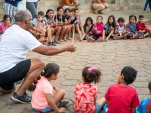 Espetáculos, oficinas e atividades gratuitas ocupam praças e espaços comunitários durante a última semana do Festival de Inverno de Sabará 2026