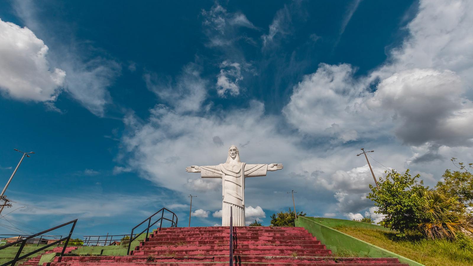 Vista do Cristo Redentor do Barreiro, localizado no bairro Milionários, em Belo Horizonte