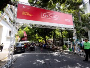 Feirinha Aproxima realiza edição especial com chefs, produtores e produtos típicos de Minas Gerais no entorno do Museu Histórico Abílio Barreto, em Belo Horizonte