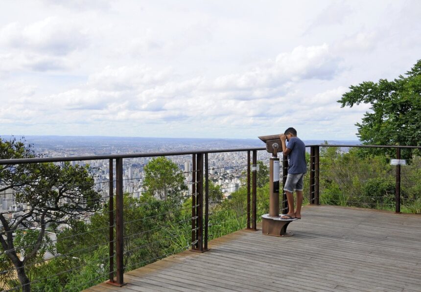 Belo Horizonte terá dois passeios turísticos gratuitos neste sábado (11), com roteiros que passam por mirantes, museus e alguns dos principais pontos culturais da capital