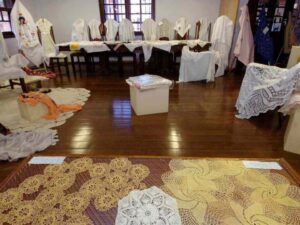 Museu do Bordado em BH preserva objetos de bordado