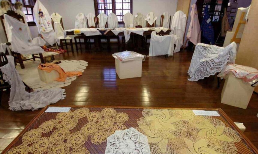 Museu do Bordado em BH preserva objetos de bordado