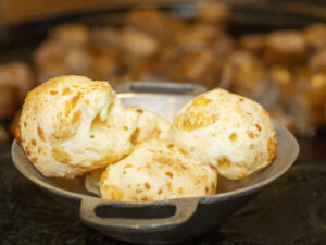 Pão de queijo é celebrado durante circuito que terá uma semana de atividades gratuitas em diferentes pontos de Belo Horizonte
