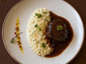 Casa do Sol Cozinha e Jardim, no Belvedere, apresenta cinco novidades no cardápio à la carte, incluindo massas, risotos, carnes e pescados