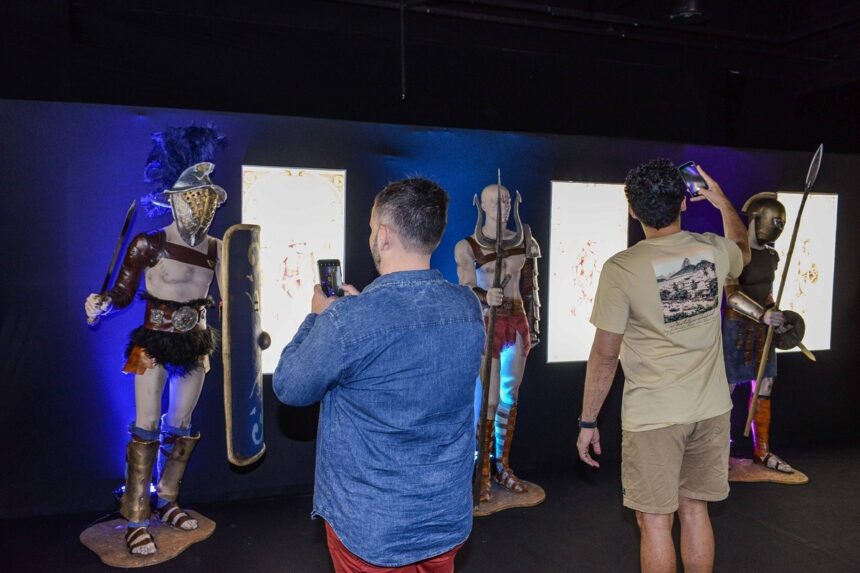 Exposição imersiva recria o Coliseu e leva visitantes a uma viagem pela Roma Antiga com realidade virtual e inteligência artificial no DiamondMall, em Belo Horizonte