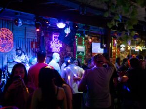 Jângal recebe edição especial do Tinder do Jângal 35+ nesta quarta-feira (19), com Putz Grilla Trio e DJ Adãozinho