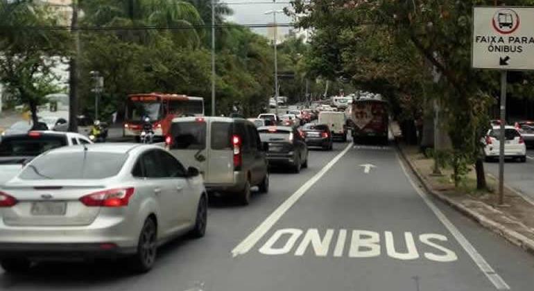 Sinalização de mudança no trânsito BH instalada pela BHTrans