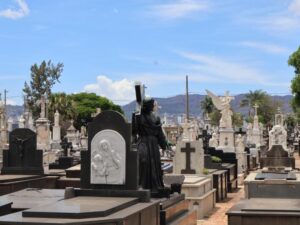 Cemitério do Bonfim reúne esculturas, túmulos e mausoléus que fazem parte do patrimônio histórico e cultural
