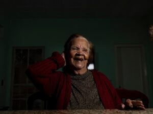 Exposição Centenários reúne retratos de pessoas com mais de 100 anos em BH