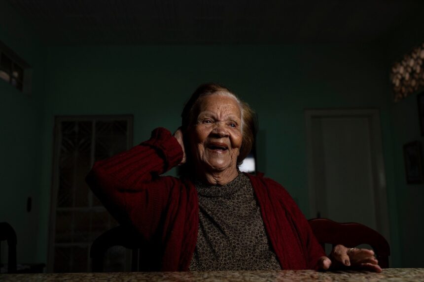 Exposição Centenários reúne retratos de pessoas com mais de 100 anos em BH