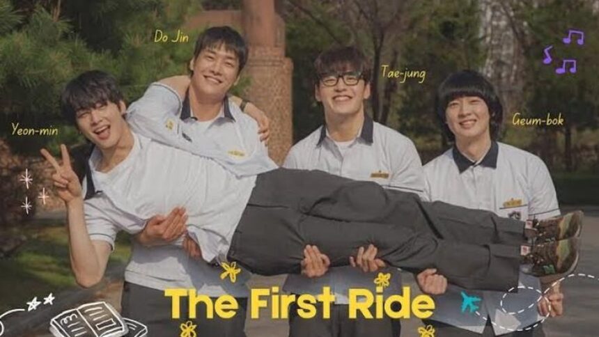 Quatro jovens sorridentes em uniforme escolar, três carregando um colega horizontalmente. Título: The First Ride