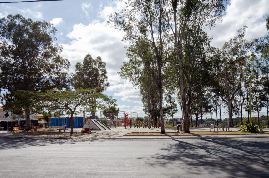 Praça do Xangri-Lá é um dos principais pontos de encontro do bairro e reúne moradores em atividades de lazer, alimentação e convivência
