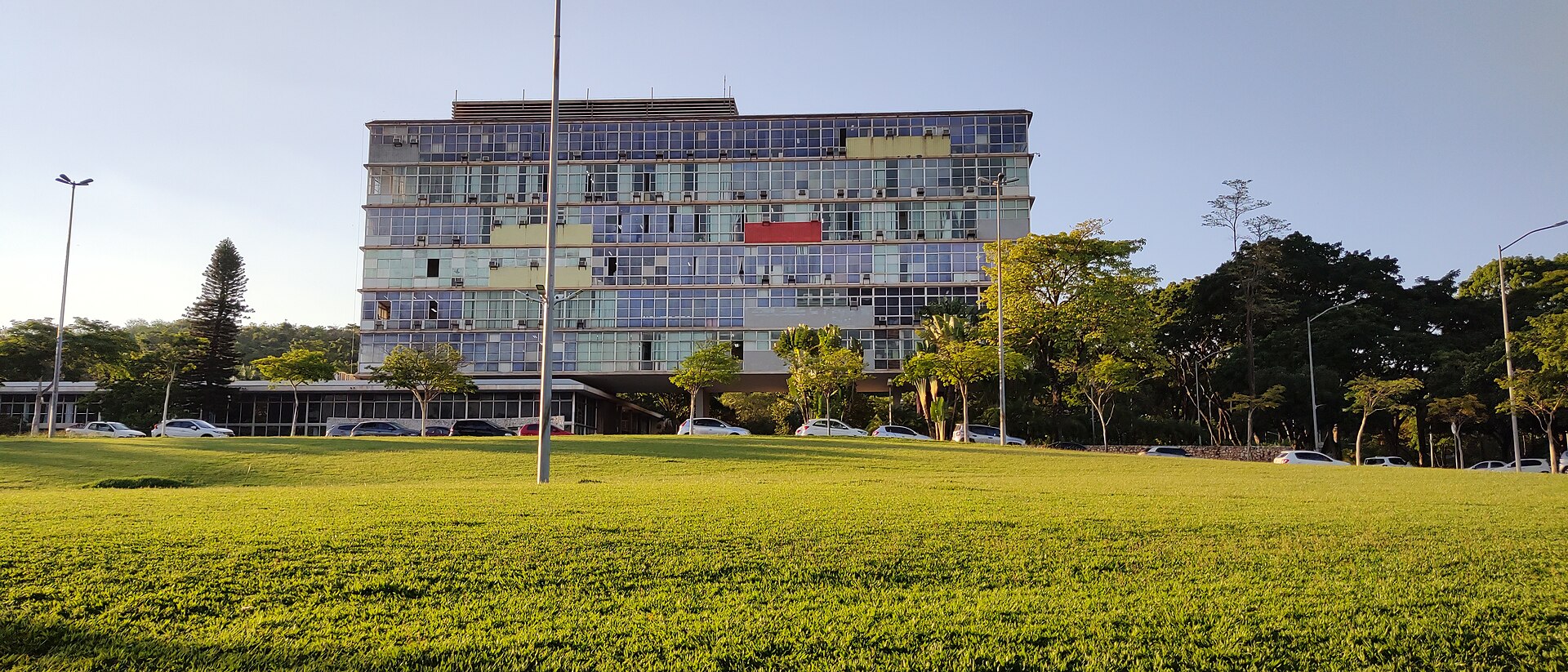 Prédio da Reitoria da UFMG, no campus Pampulha