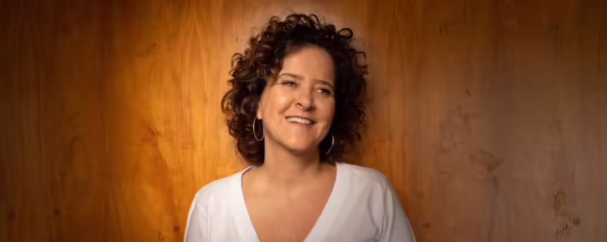 A escritora mineira Carla Madeira lança o romance “Quando” nesta terça-feira (1º), em Belo Horizonte