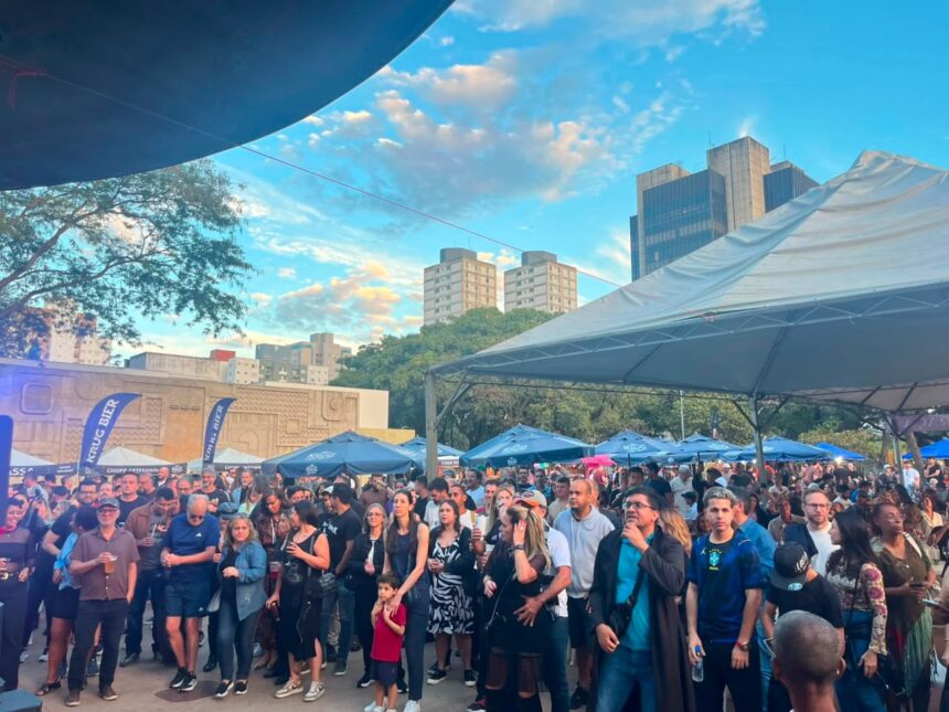 Festival Sons e Sabores Latinos reúne gastronomia típica e música latina na Praça da Savassi, em Belo Horizonte