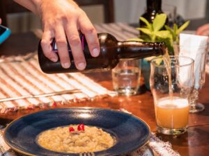 Experiência gastronômica propõe combinações entre cervejas e pratos especiais durante jantar na Savassi, em BH