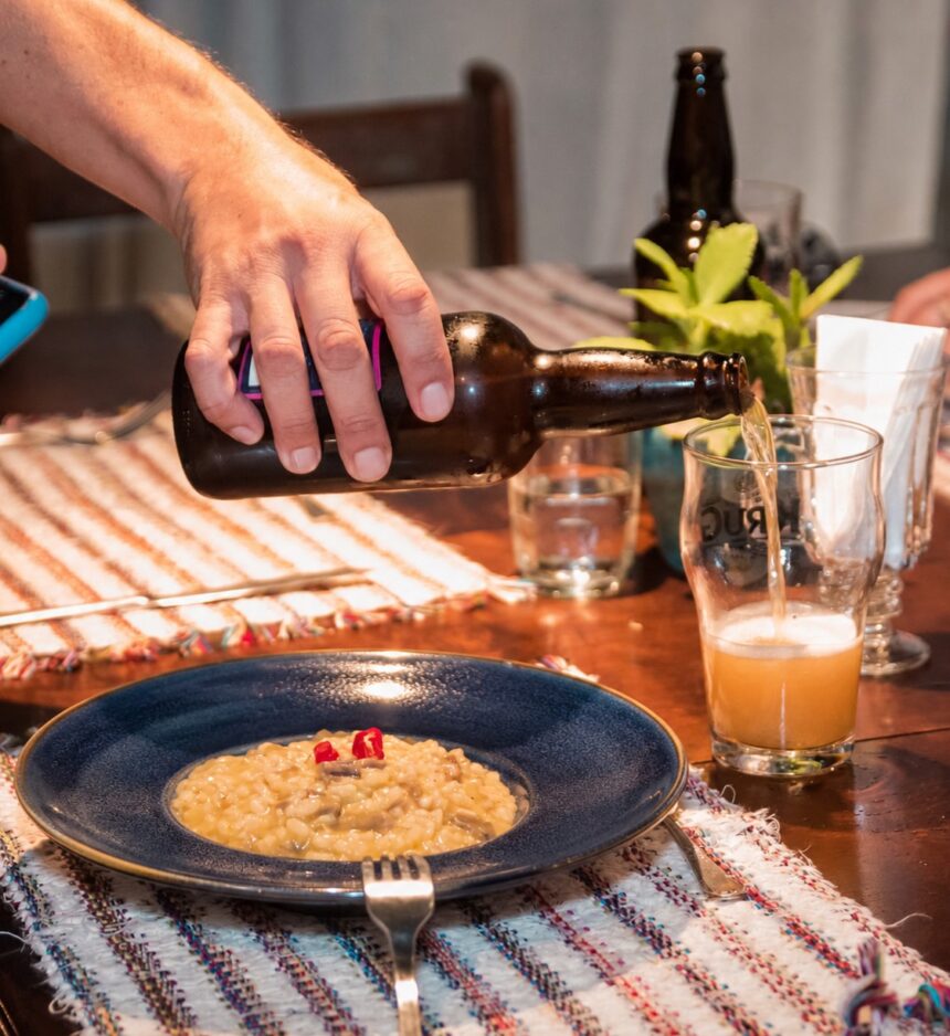 Experiência gastronômica propõe combinações entre cervejas e pratos especiais durante jantar na Savassi, em BH
