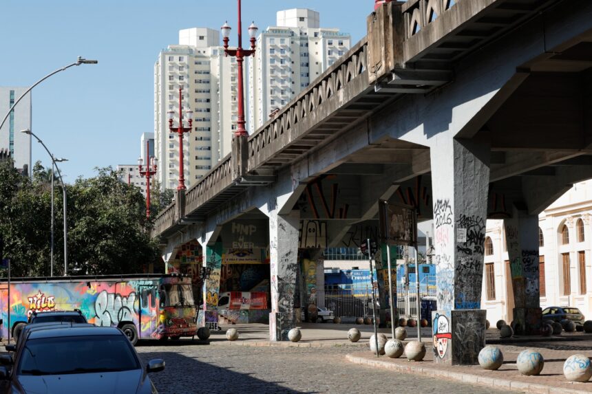 Festival Pride BH ocupa o espaço sob o Viaduto Santa Tereza, em Belo Horizonte, neste domingo (27), com programação gratuita de música, dança, performances e ballroom