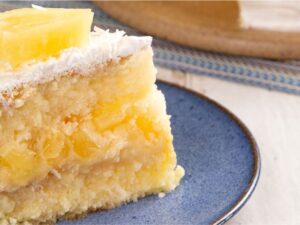 bolo de abacaxi com coco
