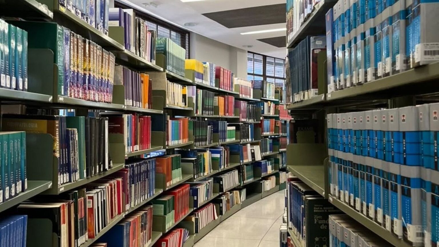 PUC Minas Betim promove feira gratuita de troca de livros - SouBH