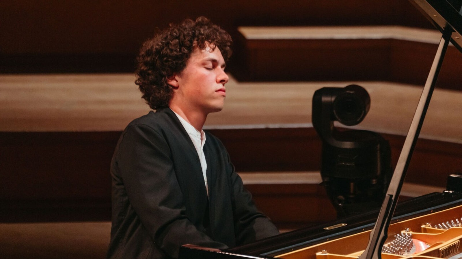 Filarmônica de Minas Gerais recebe astro do piano Nikola Meeuwsen