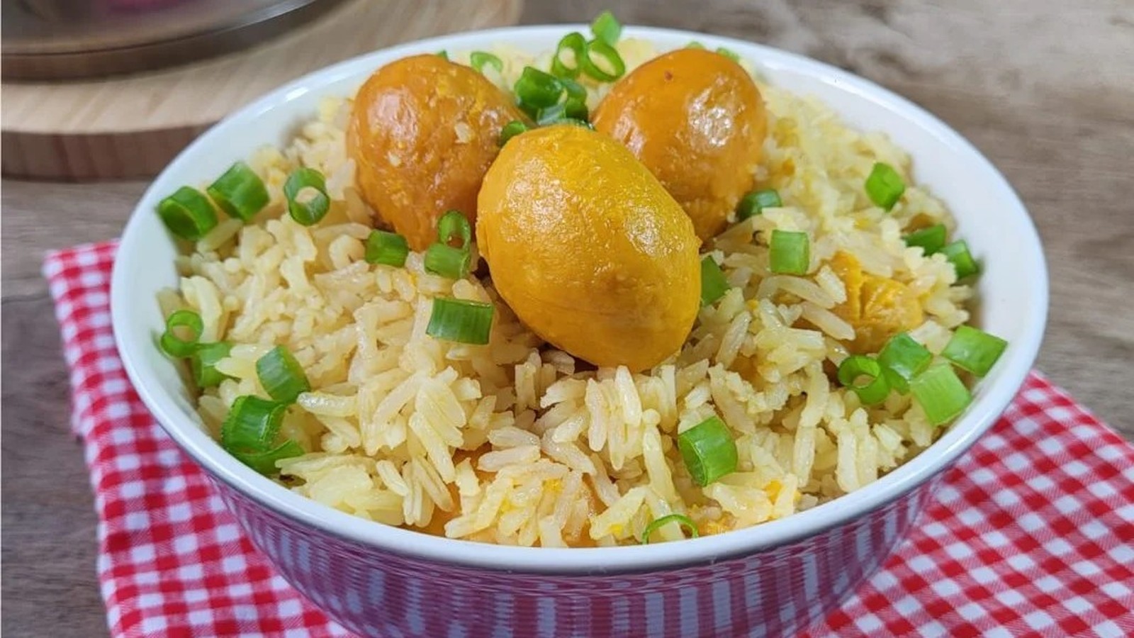 Arroz com creme de pequi: aprenda a receita fácil e cheia de sabor