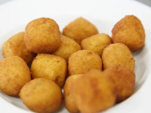 Bolinho de mandioca na airfryer com carne moída