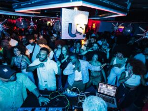 Oficina do projeto Todas Podem Mixar promove formação gratuita em DJ e mixagem para mulheres e pessoas LGBTQIAPN+ neste sábado (10)