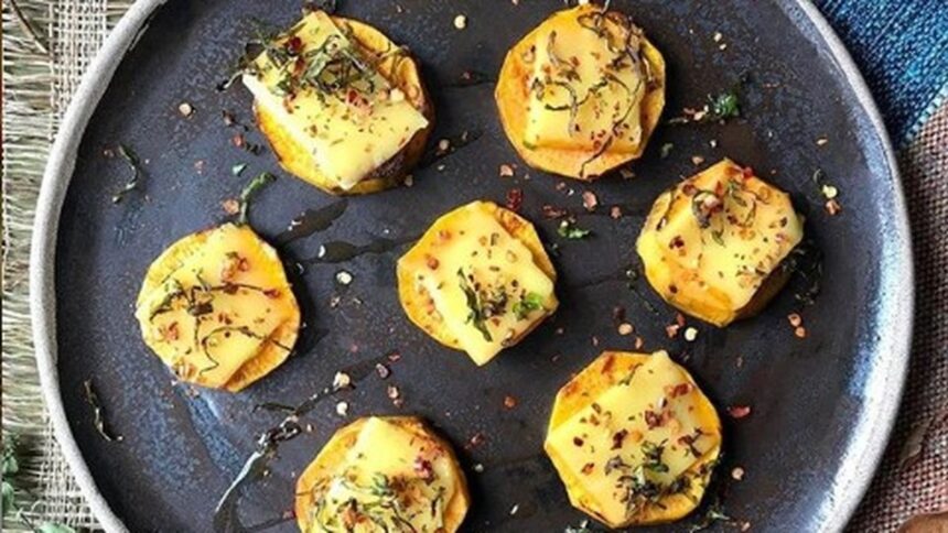 Batata-doce com queijo derretido
