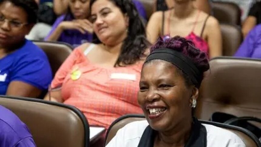 Mulheres negras em Belo Horizonte participam de projeto de formação