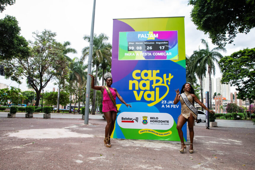 Totem de quatro metros instalado na Praça Rui Barbosa marca a contagem regressiva para o Carnaval de Belo Horizonte 2027, previsto para começar em 23 de janeiro