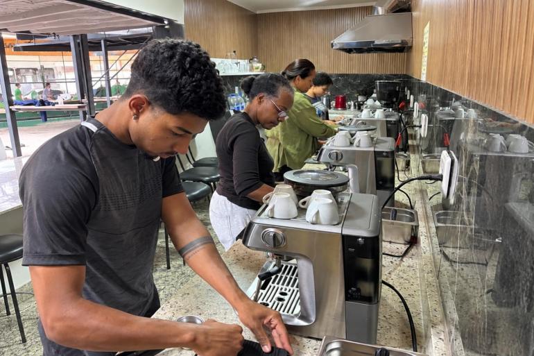 Curso de barista promovido pelo Viaduto das Artes, em parceria com a PBH, oferece capacitação técnica para quem deseja ingressar no mercado do café