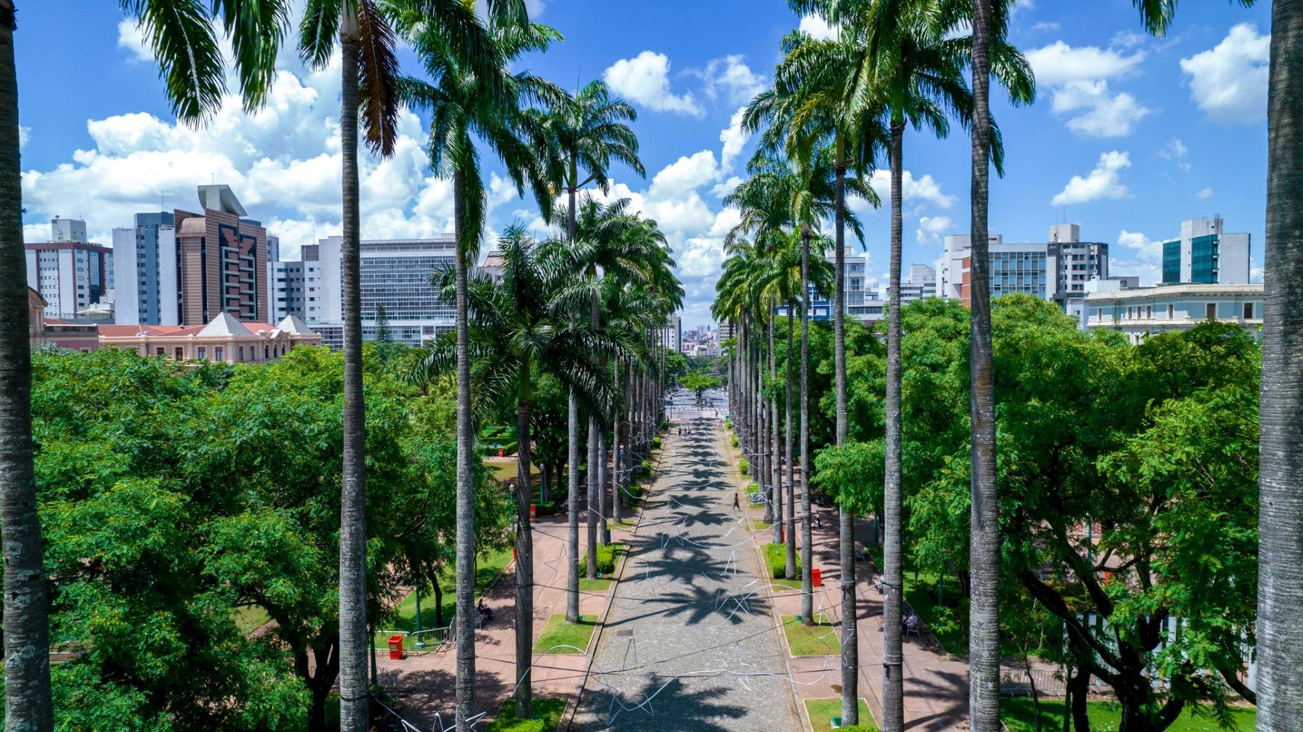 Praça da Liberdade terá cinema ao ar livre gratuito até sexta