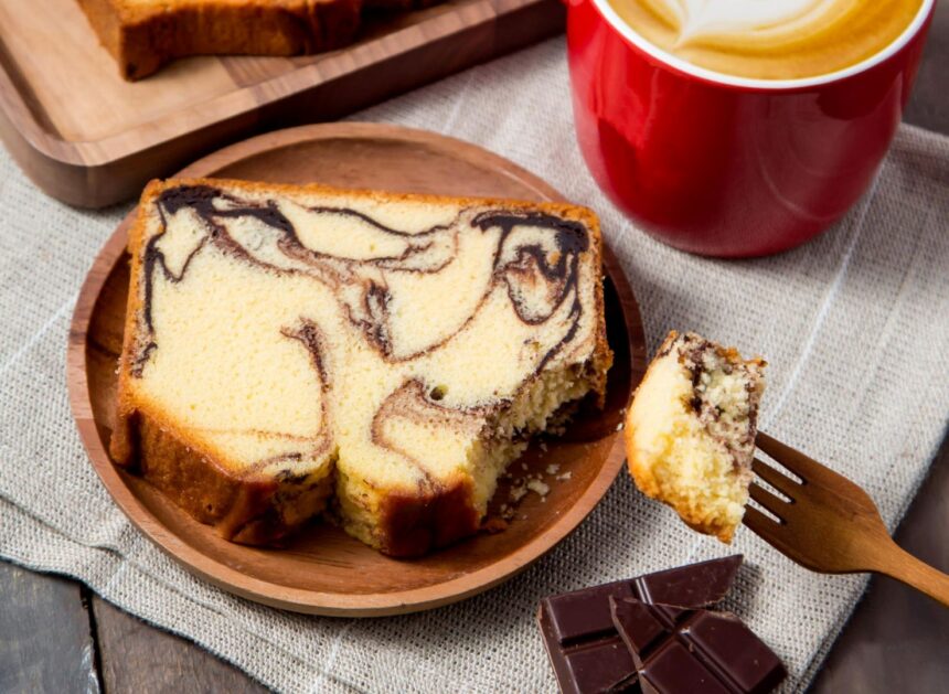 Bolo de baunilha e chocolate: aprenda receita fofinha e fácil de fazer