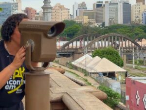 Lunetas de observação turística na orla da Lagoa da Pampulha e na Rua Sapucaí passaram por manutenção em Belo Horizonte